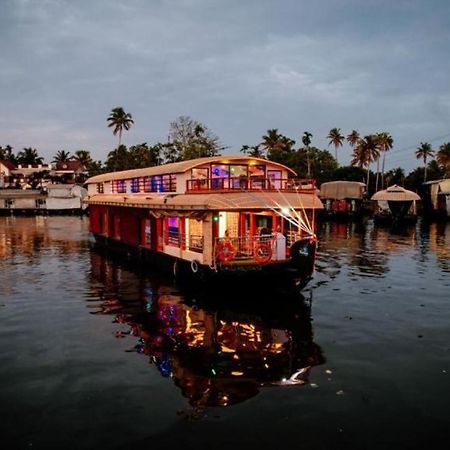 Hotel Vaishnav Tours Alappuzha Exterior foto