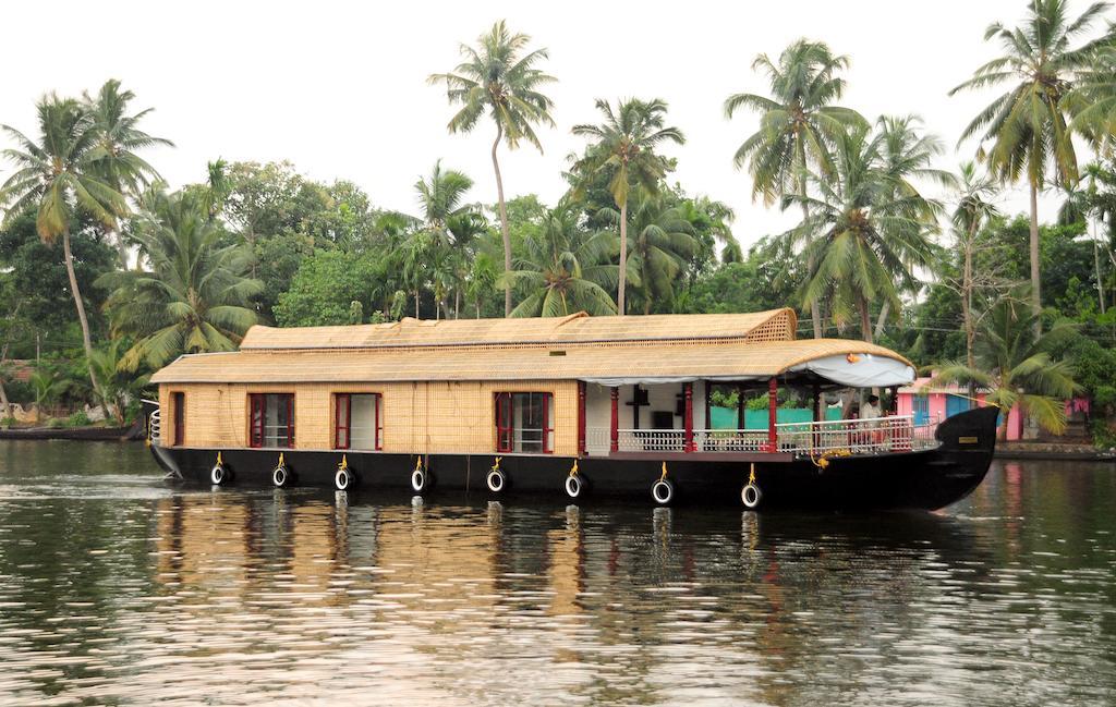 Hotel Vaishnav Tours Alappuzha Habitación foto