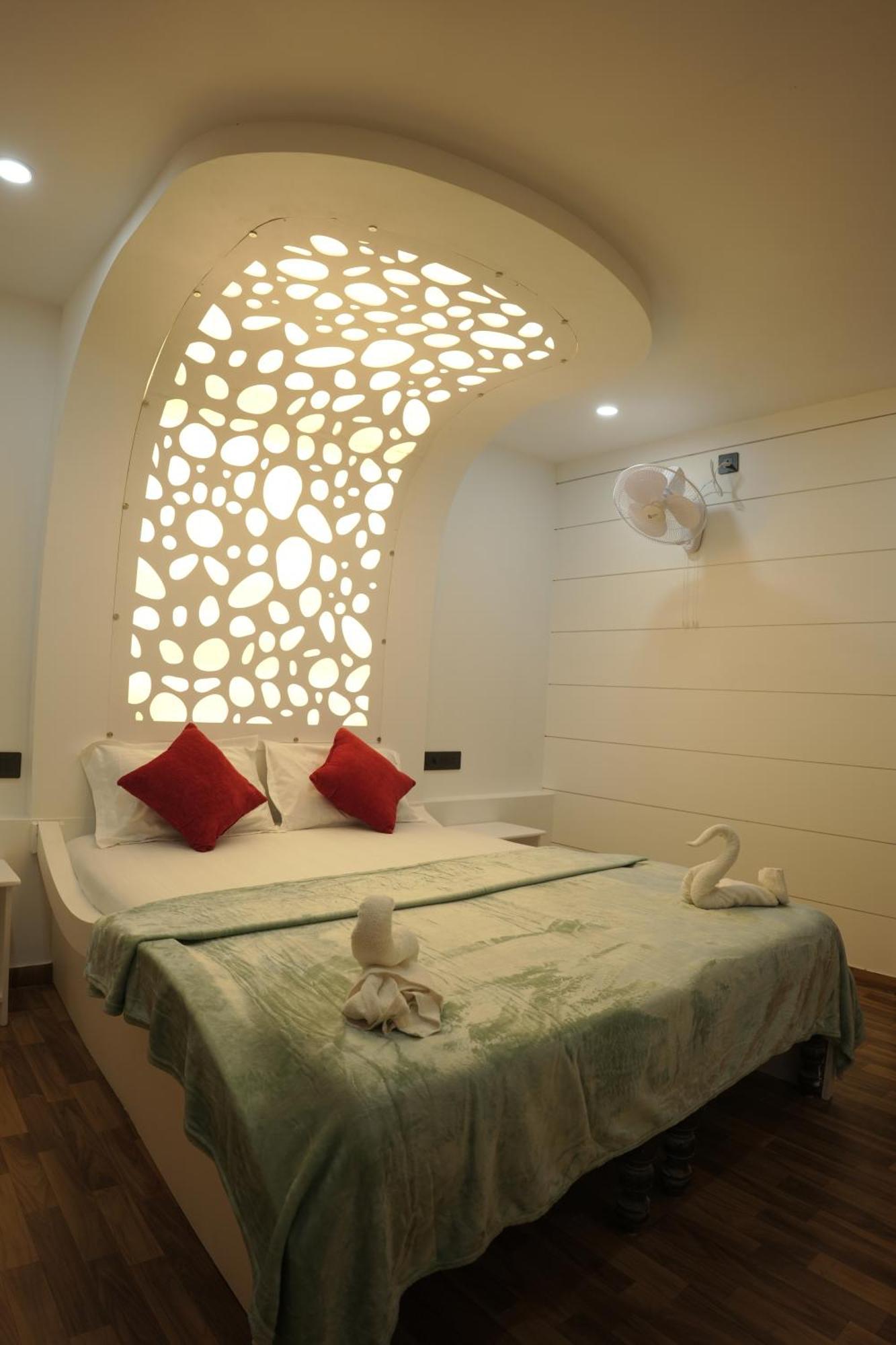 Hotel Vaishnav Tours Alappuzha Exterior foto
