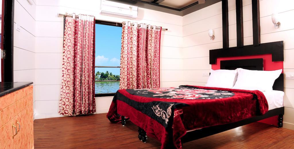 Hotel Vaishnav Tours Alappuzha Habitación foto