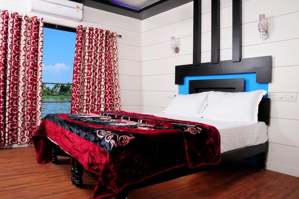 Hotel Vaishnav Tours Alappuzha Habitación foto