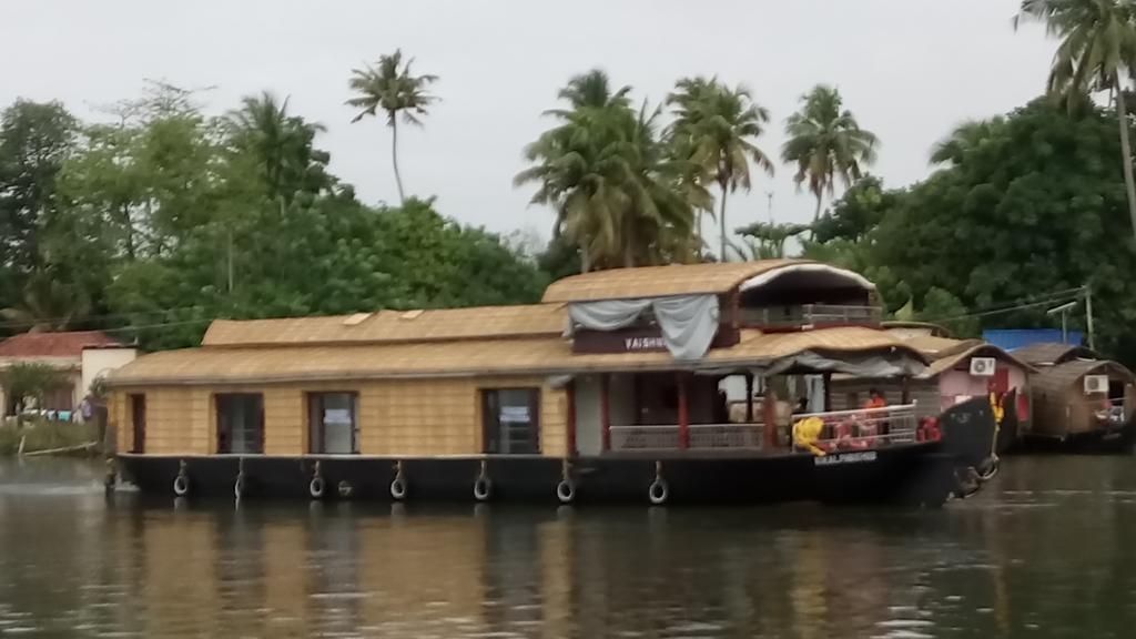 Hotel Vaishnav Tours Alappuzha Exterior foto