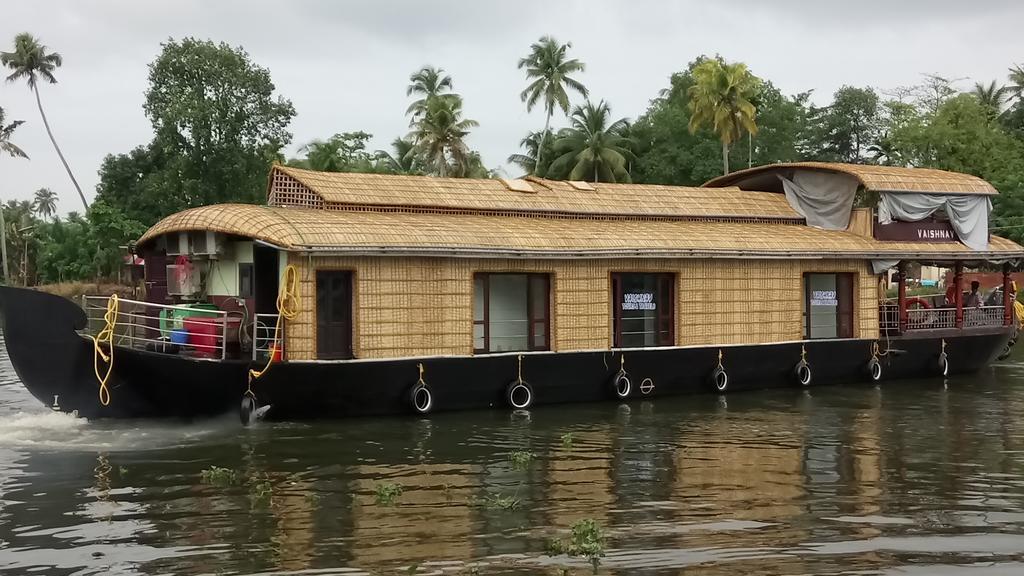 Hotel Vaishnav Tours Alappuzha Exterior foto